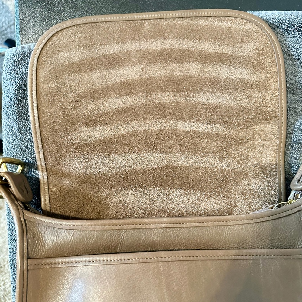 VTG Coach Patricia in TAUPE! PRISTINE CONDITION - Picture 9 of 16